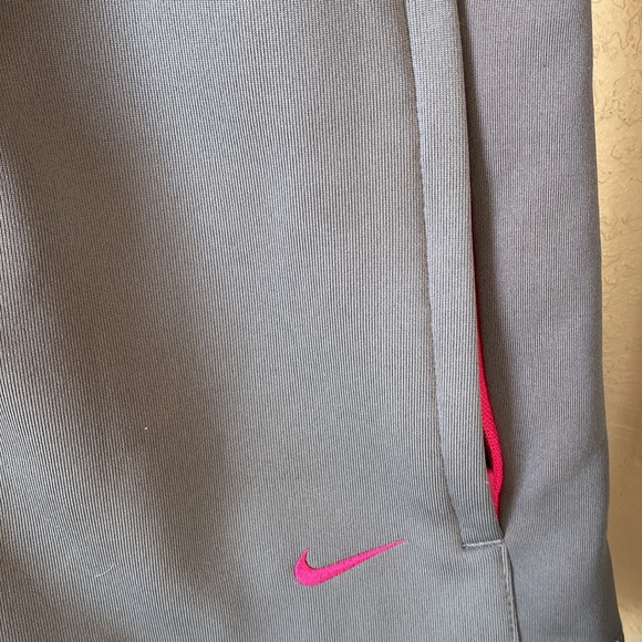 Nike Golf Nike Women's Therma-FIT Hypervis Full Zip Jacket - Picture 4 of 5